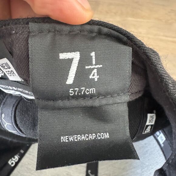 New England Patriots New Era 59FIFTY Fitted Hat Black Out Size 7 1/4 - Picture 8 of 8